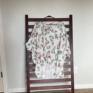 Andrew by unit dolman floral top